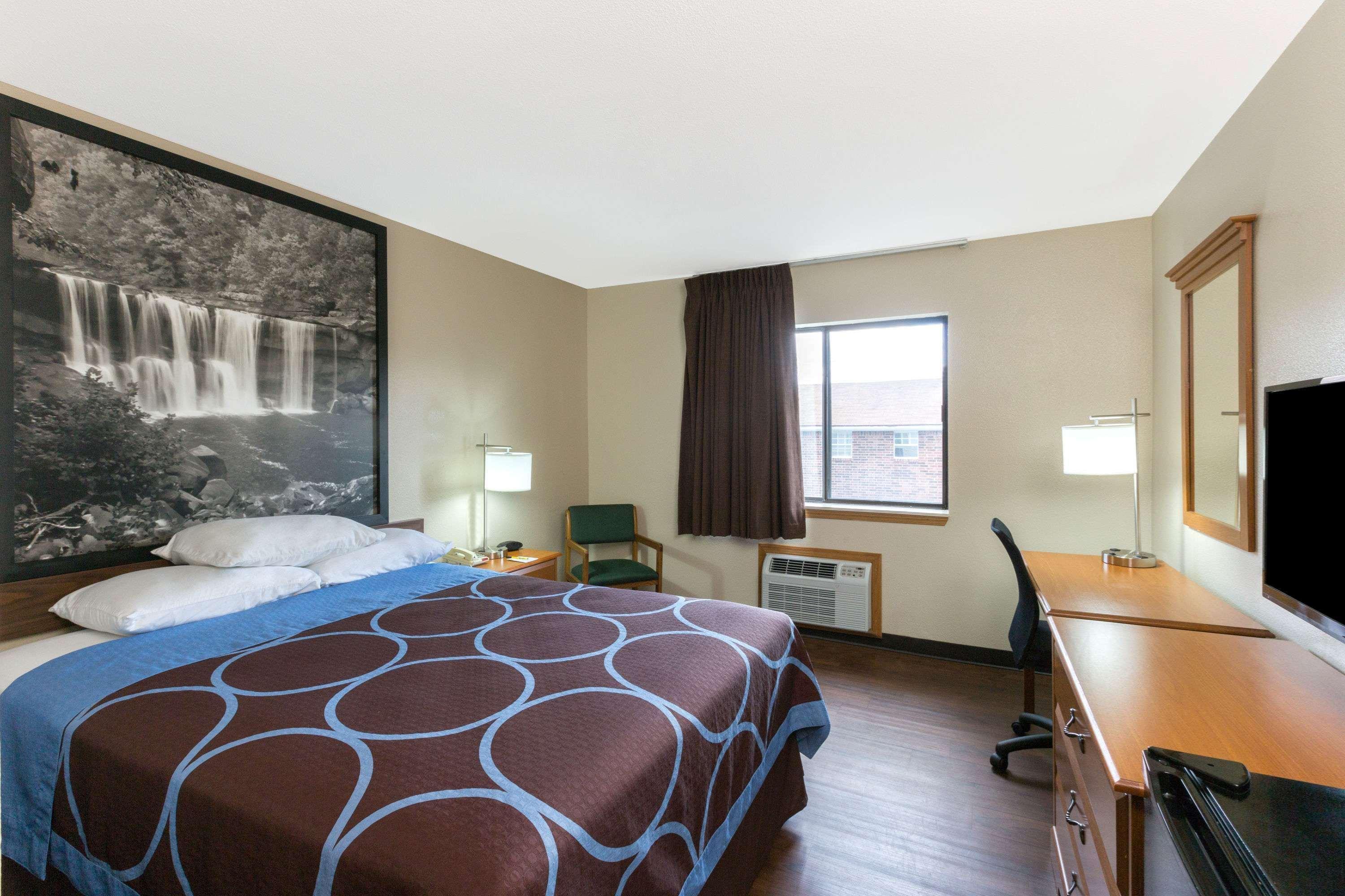 Super 8 By Wyndham Radcliff Ft. Knox Area Hotel Eksteriør billede