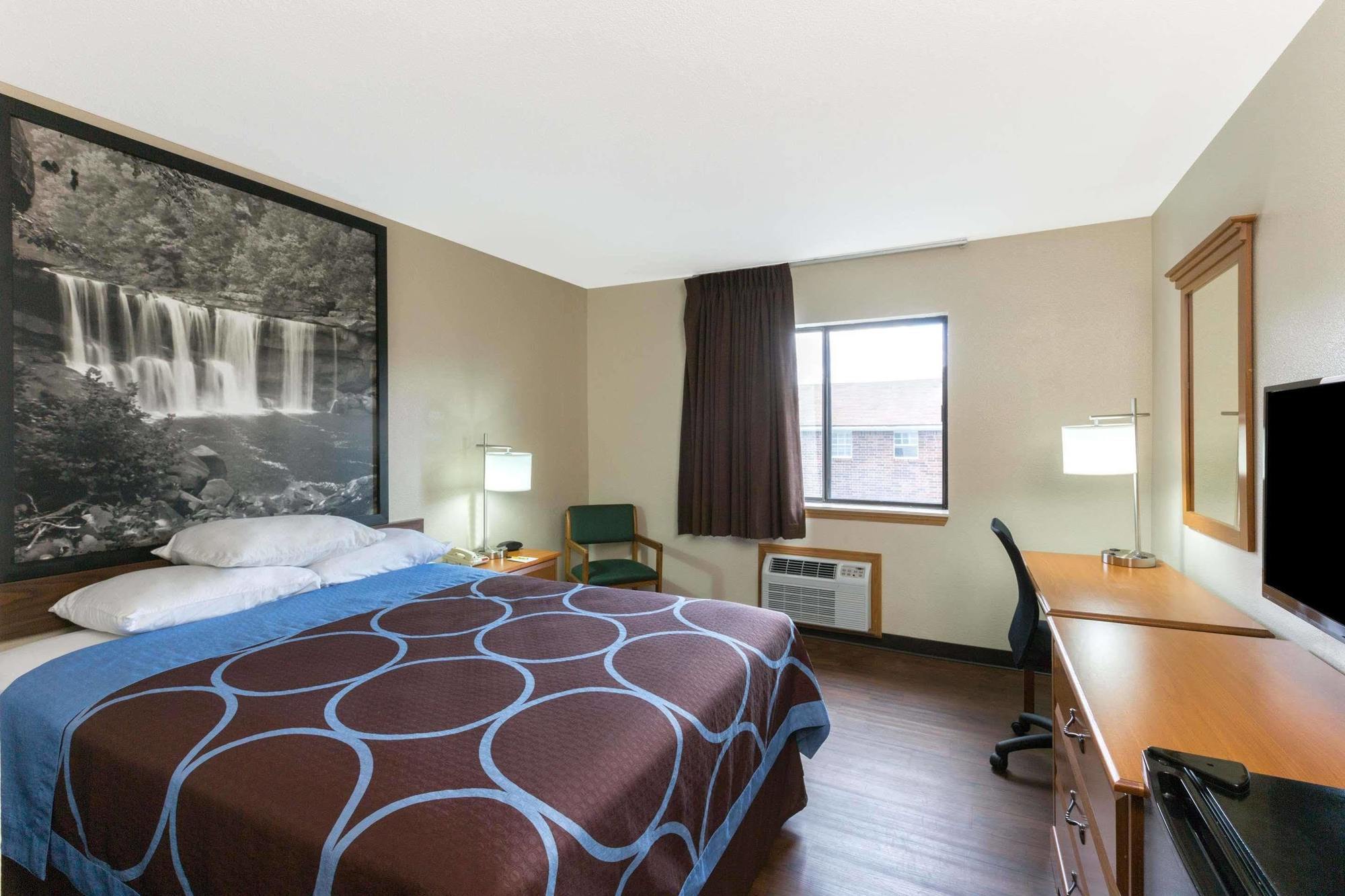 Super 8 By Wyndham Radcliff Ft. Knox Area Hotel Eksteriør billede
